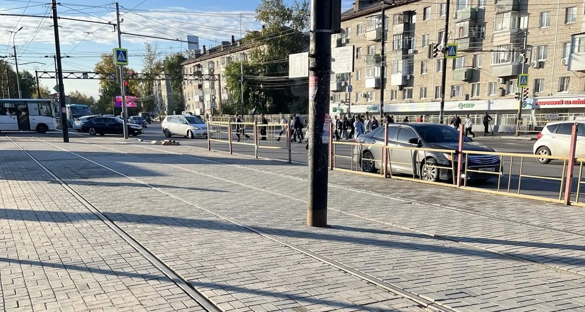 На остановке «Судоверфь» в Хабаровске убрали перепад между площадкой и рельсами