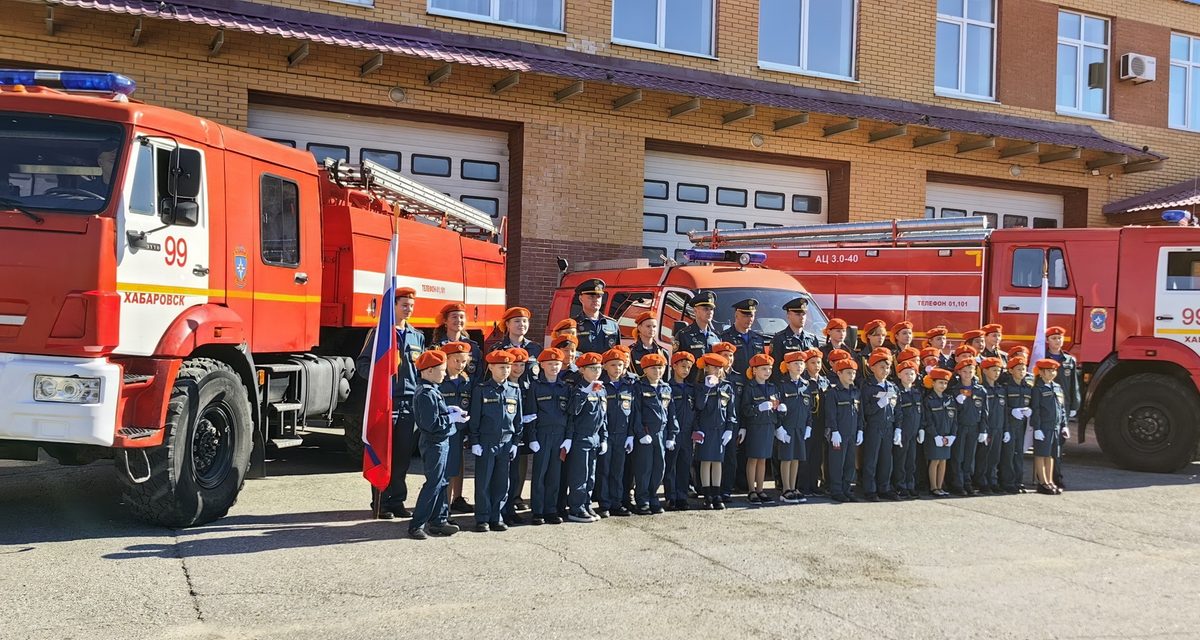 Больше 30 второклассников в Хабаровске впервые дали клятву кадета МЧС