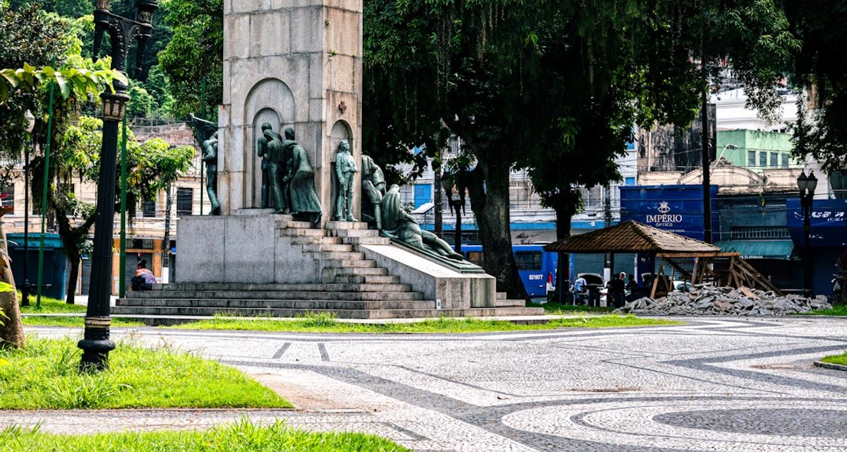 В Хабаровске открыли памятный камень на месте будущего сквера имени Чехова